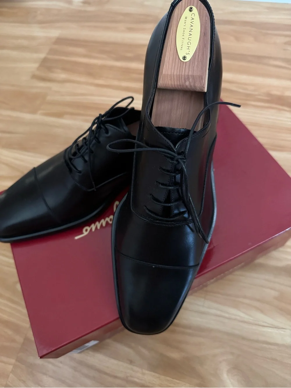 Salvatore Ferragamo Men’s Black Leather Cap-Toe Oxfords 9.5D